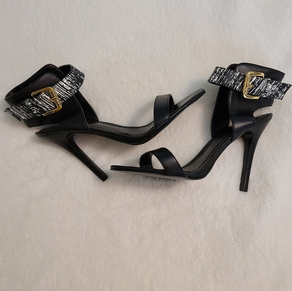 Guess heels with ankle strap size 7.5 - Picture 2 of 6